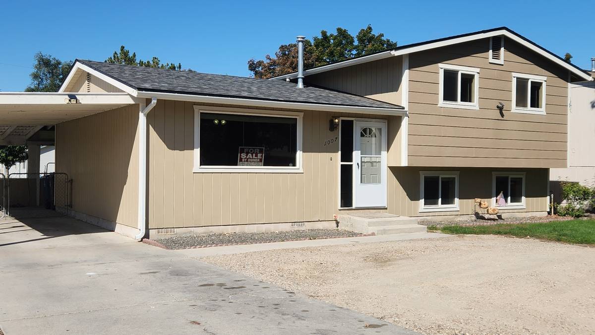 1007 S Holly St photo 2