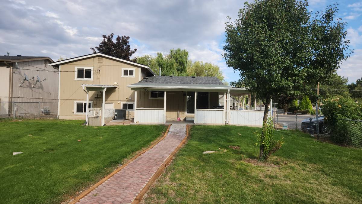 1007 S Holly St photo 13